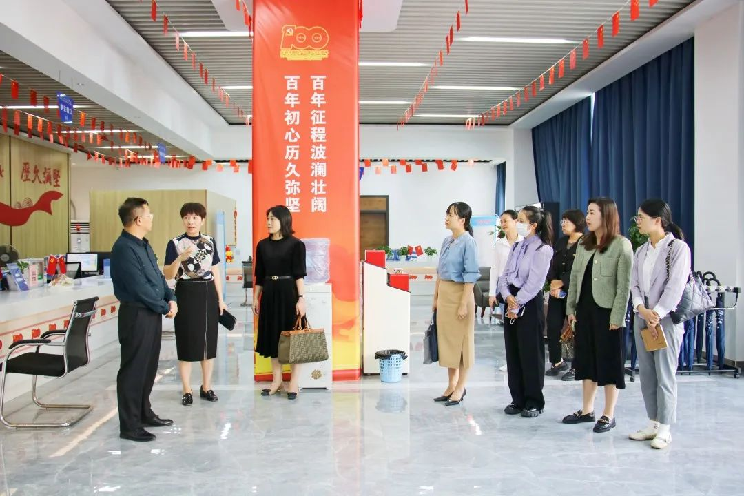 民师院一行参观完美（中国）官方一站式服务中心