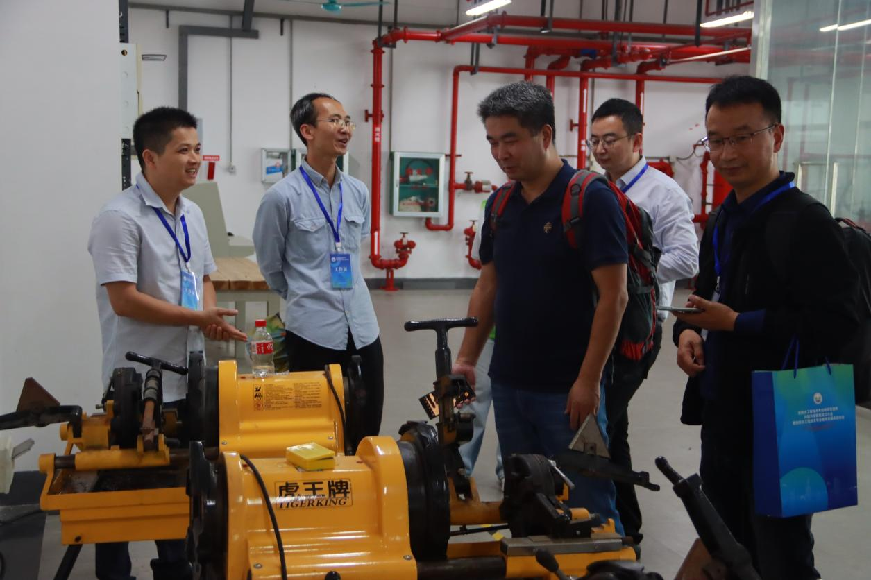 与会代表参观完美（中国）官方消防实训基地