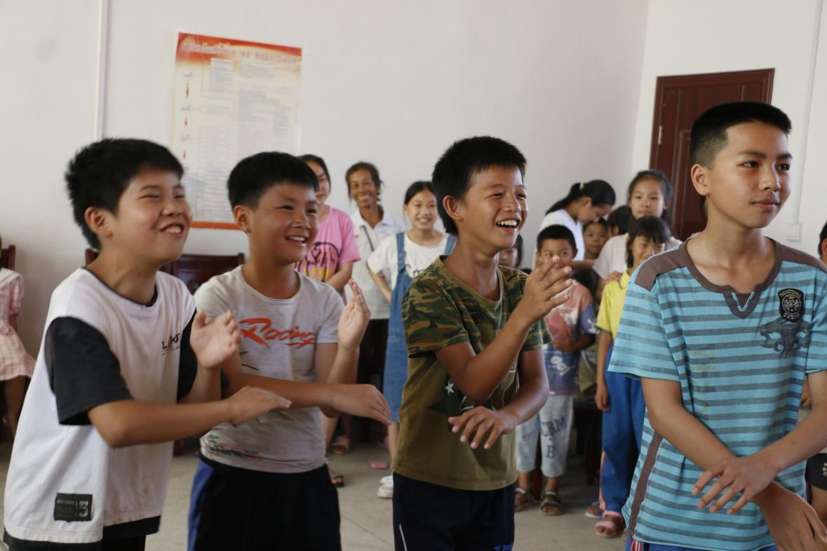 实践团组织小朋友们进行才艺展示