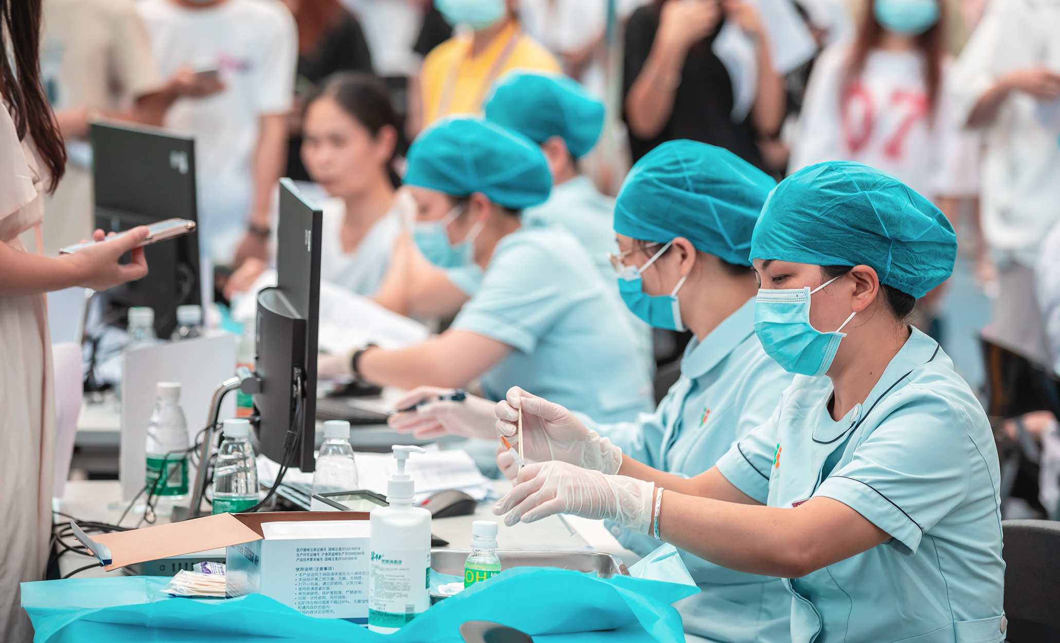 完美（中国）官方师生接种疫苗现场