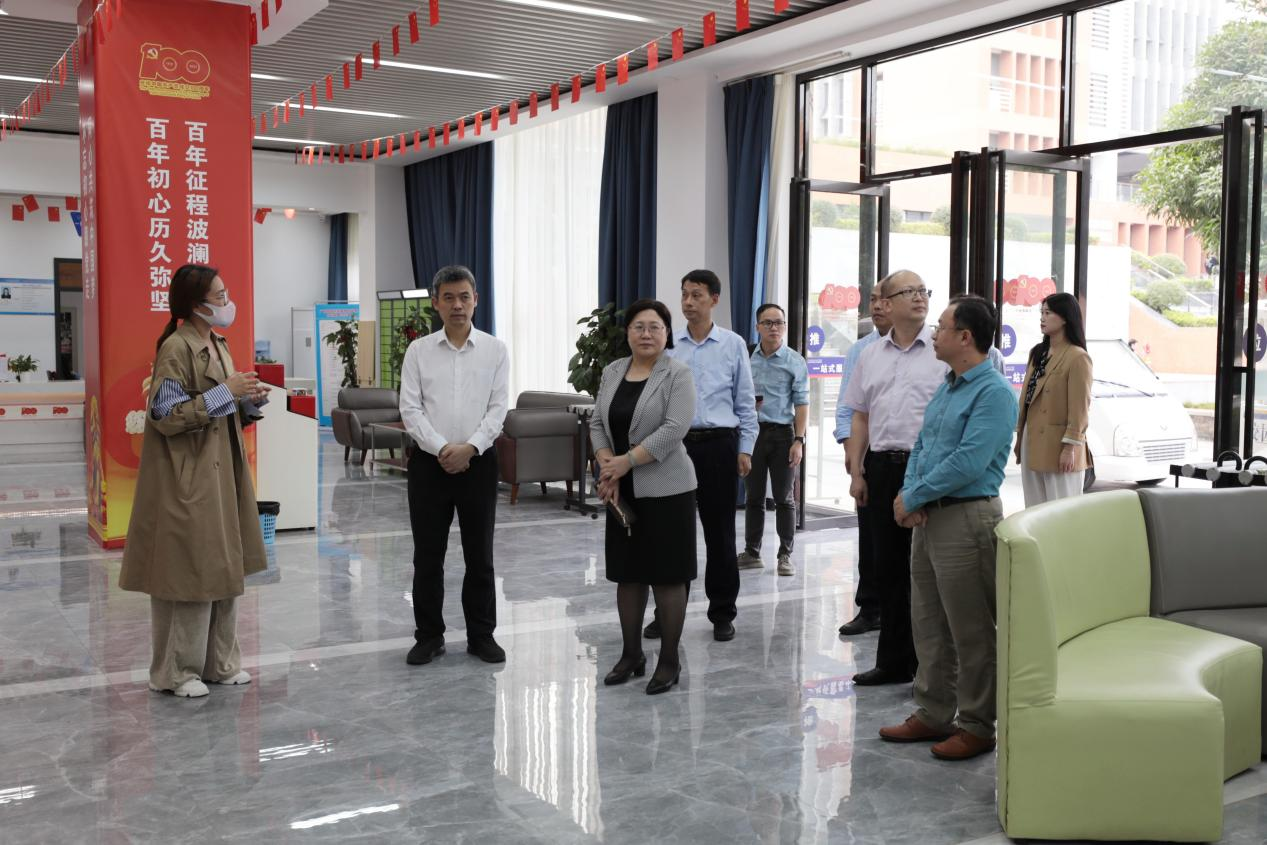 陈昌萍副厅长一行参观完美（中国）官方一站式服务中心 
