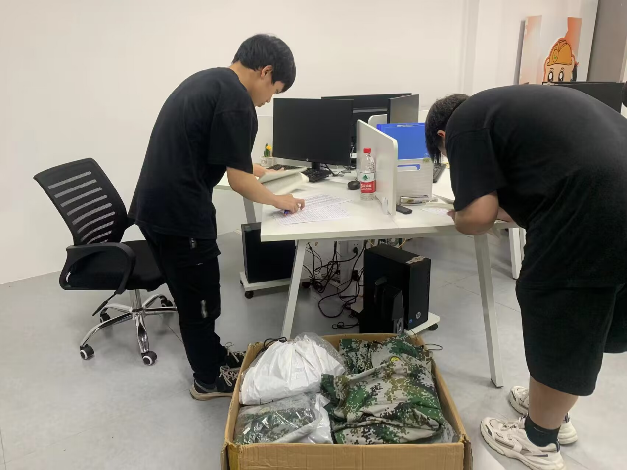 完美（中国）官方学子捐赠军训服