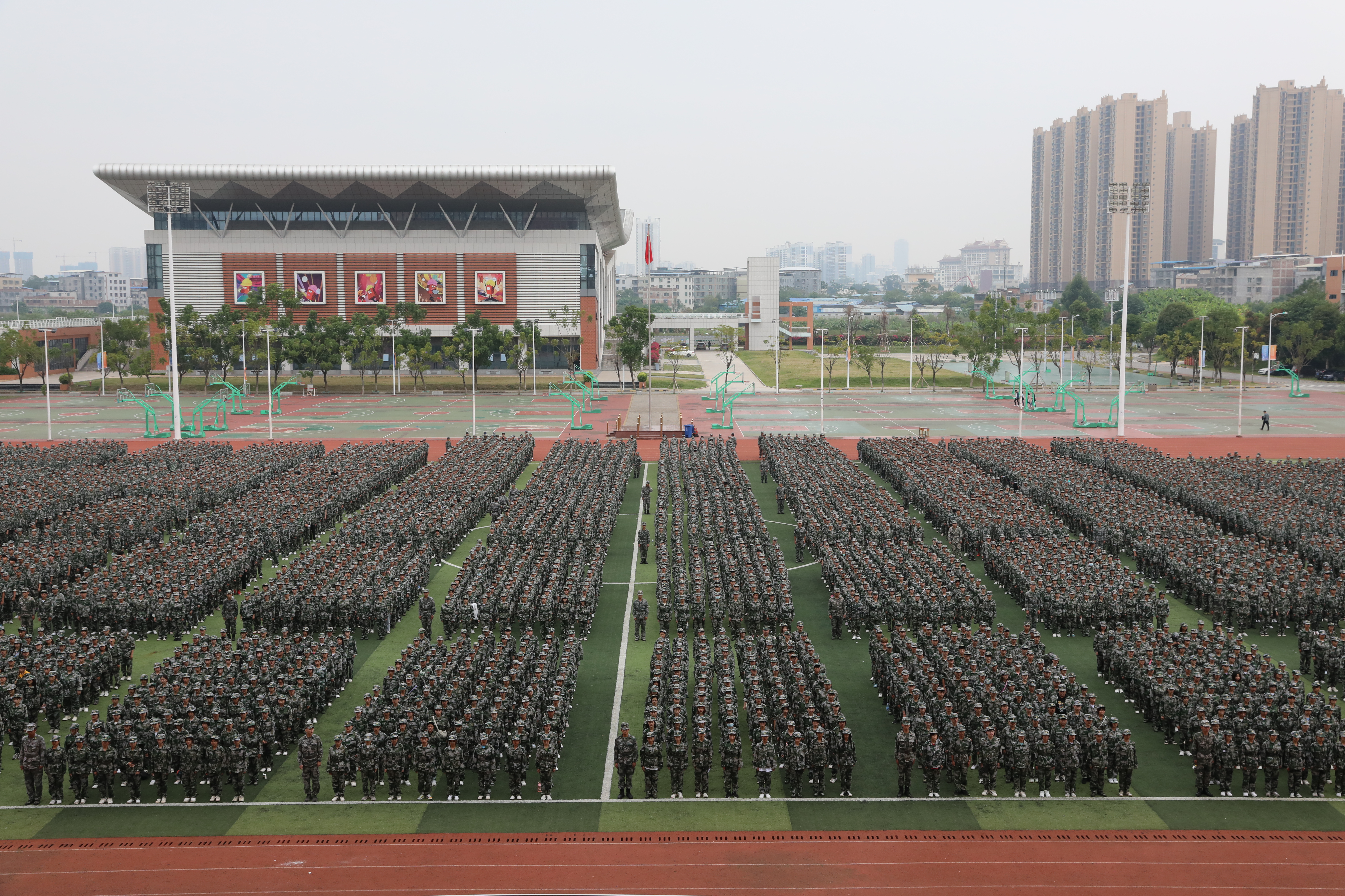 2021级新生安全疏散到指定地点