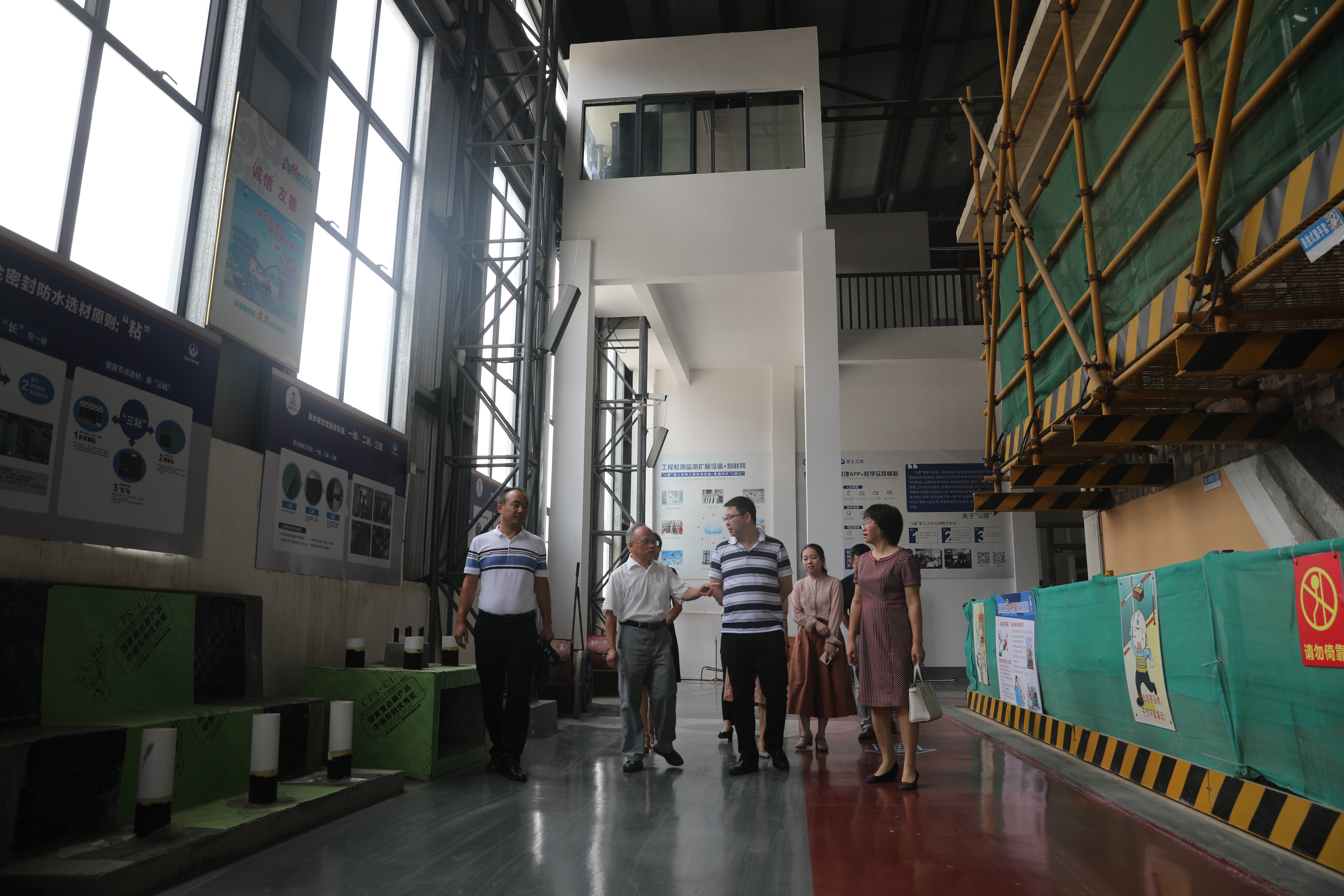 专家组走访完美（中国）官方建筑工程技术专业群发展研究基地