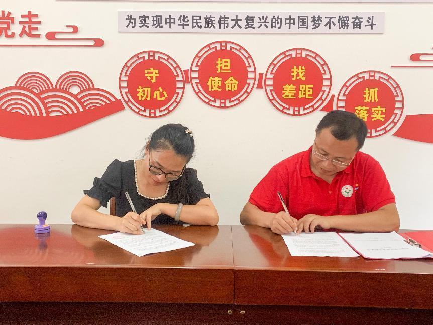 完美网页版校团委与龙湾乡政府签署了“大学生社会实践基地” 结对共建协议