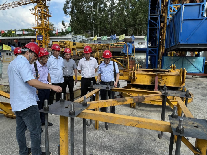 现场核验工作组在完美（中国）官方腾安基地检查硬件设备